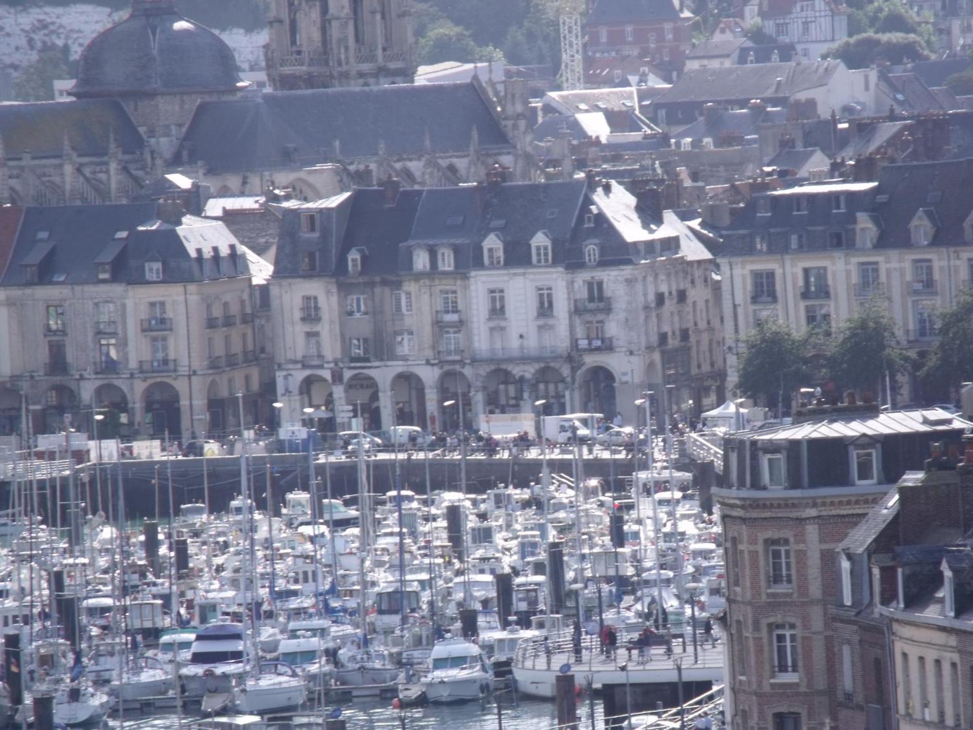 Le Clos Robinson Martin-Église エクステリア 写真